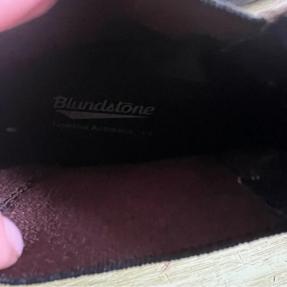 Blundstone Black  Chelsea Boots NWOT SZ 8 - Picture 6 of 6